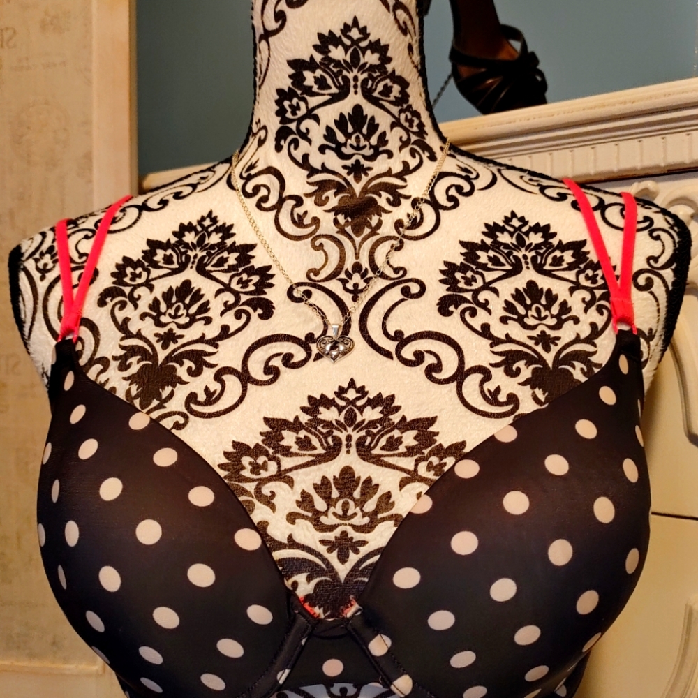 VS Pink polka dot bra